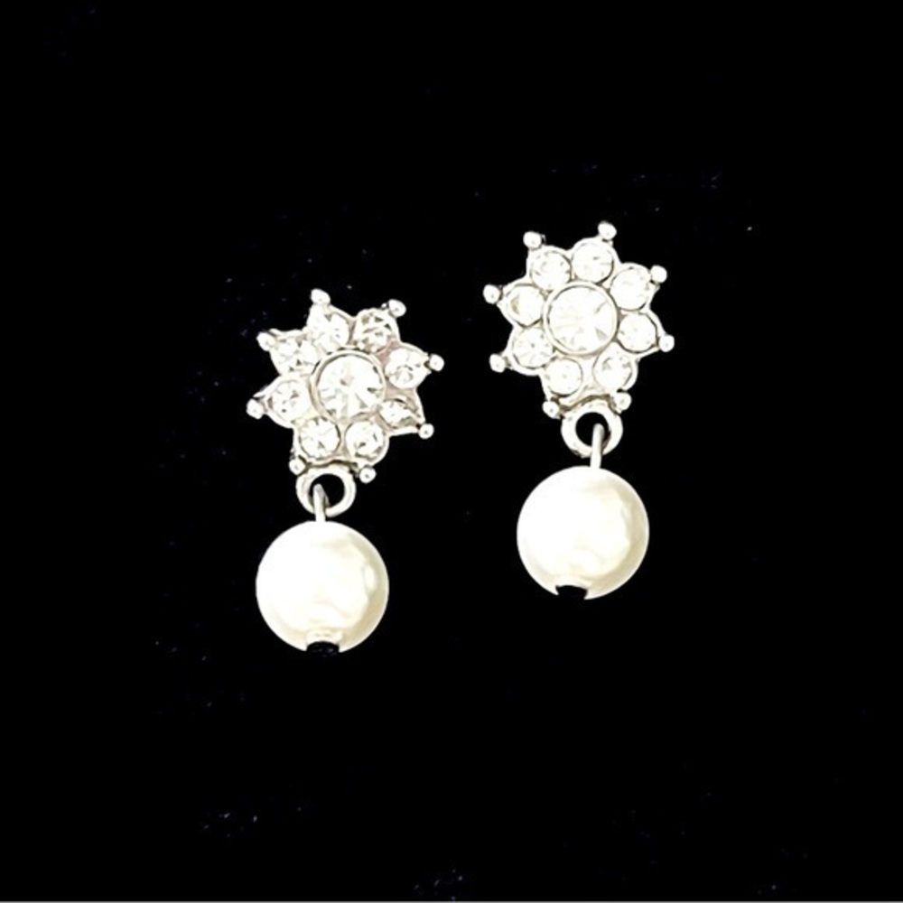 Crystal & Pearl Dangles Earrings!